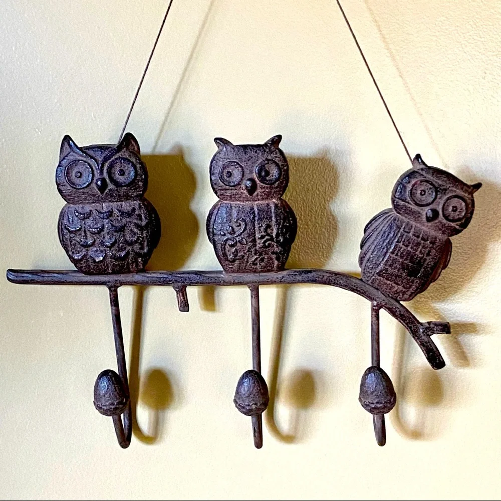 Adorable Owl Family Wall Hanging with Three Hooks